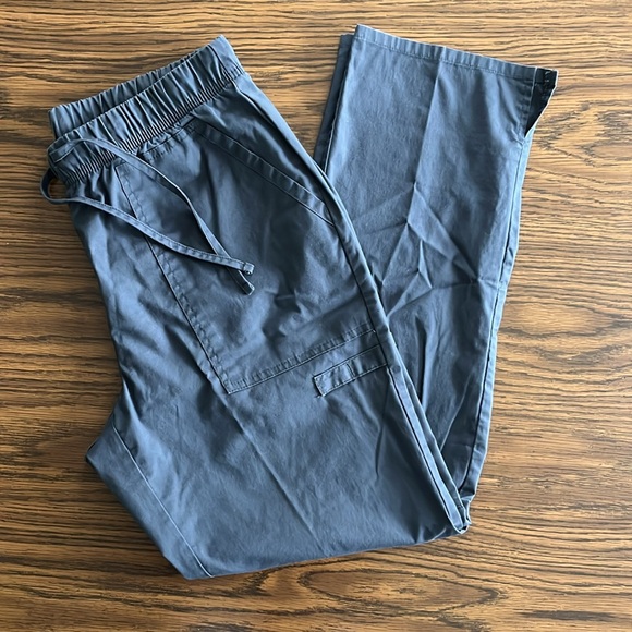 SCRUBS - 6 PIECES - SKECHERS - Rx GEAR - BUTTERSOFT - 3 TOPS - 3 PANTS- SIZE M - Picture 8 of 13